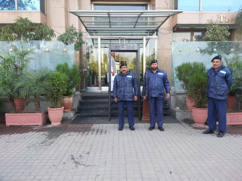 Hotel Crown Plaza Islamabad Exterior foto